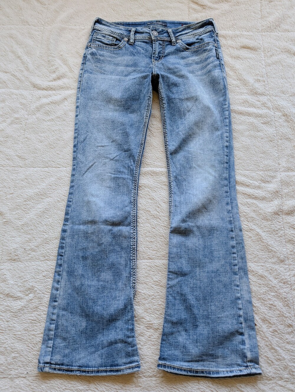 Silver Suki Midrise Bootcut Leg Jeans - Picture 2 of 6